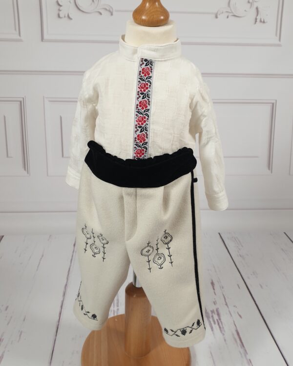 Costum traditional Haiduc - imagine 4