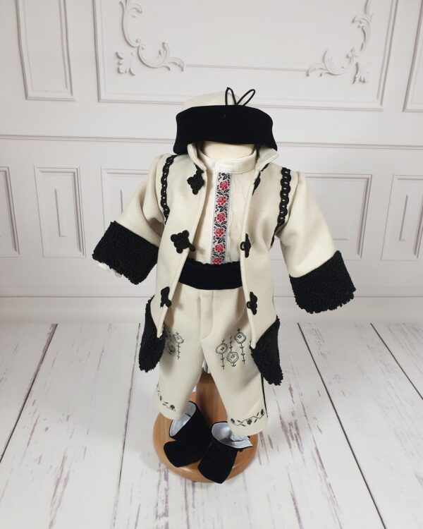 Costum traditional Haiduc
