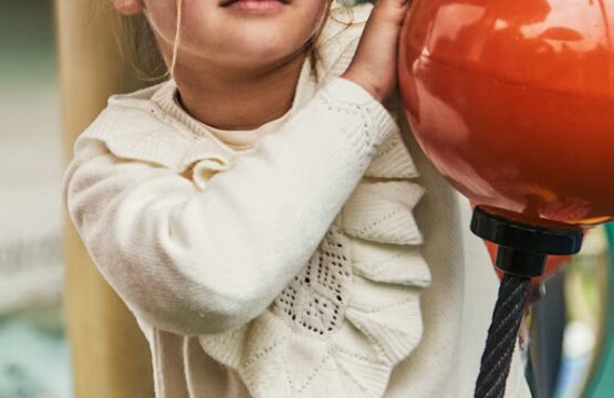 Pulover tricot ajurat fetita