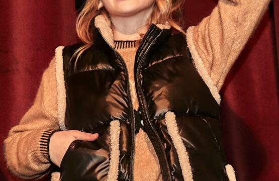 Vesta cu blanita fata