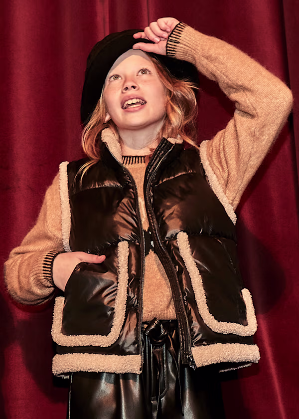 Vesta cu blanita fata