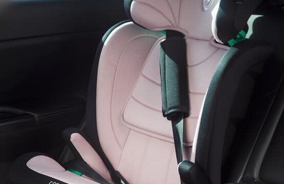 Scaun auto iSize Isofix Coccolle Eris, 100-150 cm, Tetiera si spatar reglabile, Pozitie somn junior, Cotiere confortabile, Omologat R129, Bare isofix reglabile, Dessert Rose
